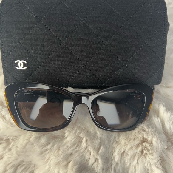CHANEL Tortoise Shell Sunglasses - Picture 3 of 7